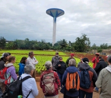 Durante la visita de febrero 2026 con Lucía Morales y familia a cargo de la parcela 13 de marzo