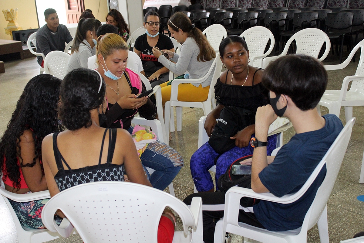 Para hablar sobre posibles proyectos de vida, se juntaron por equipos
