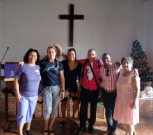 Junto a la pastora Tirisay Durán, de la Iglesia Presbiteriana de Nueva Paz y parte de su equipo de colaboradores