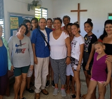 Junto a pobladores de la comunidad Zorrilla