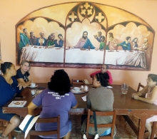 Trabajo de mesa sobre problemáticas comunitarias latentes en Nueva Paz