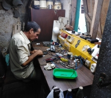 Pablo Rodríguez Hernández, mecánico y electricista del poblado Jagüey Grande, agradece la promoción que ha alcanzado su negocio