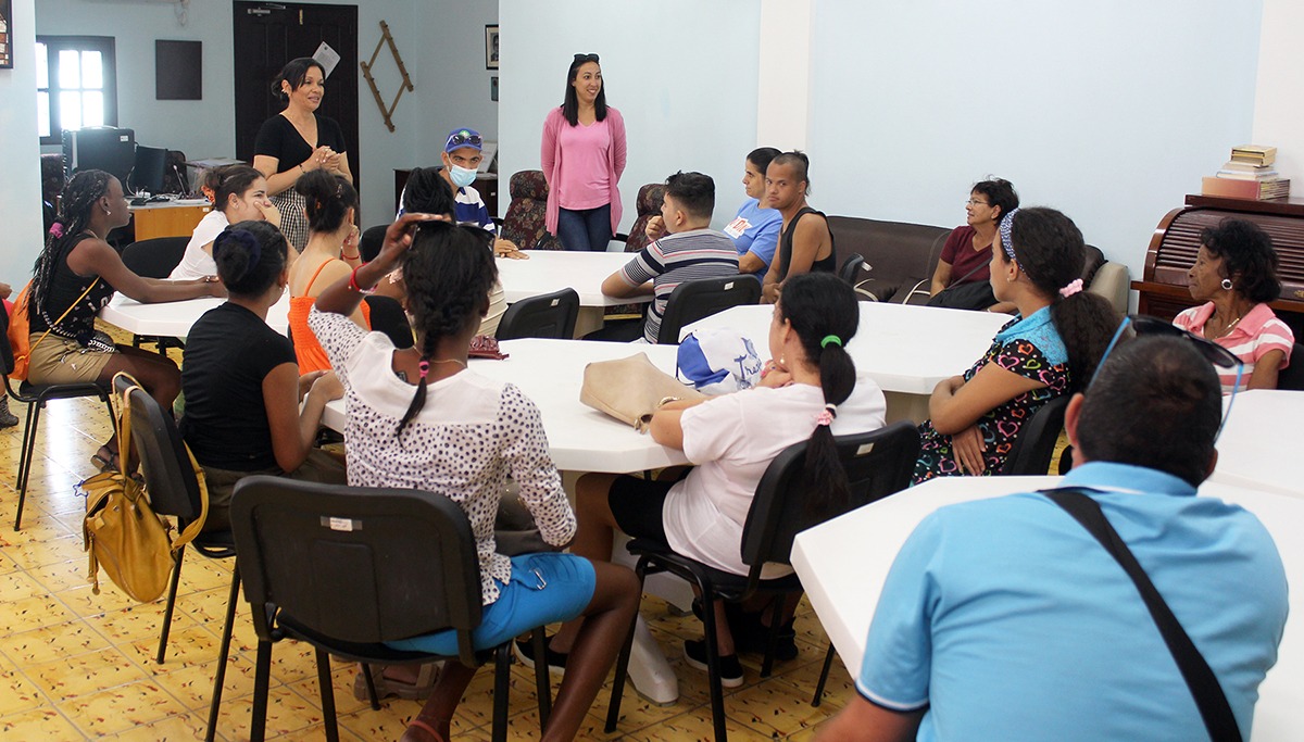 Las especialistas Denise Lima y Yessi Sánchez le dieron la bienvenida