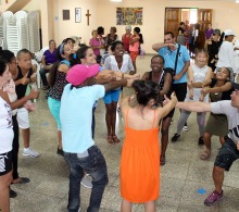 Las actividades físicas y el baile en especial tiene una excelente influencia en estos jóvenes