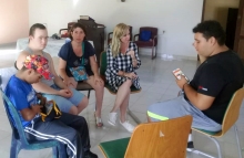 Grupo de niños capacidades diferentes comparte con la psicóloga Rocío Fernández