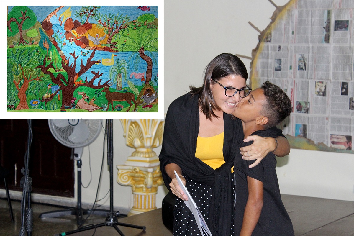 Emociones compartidas entre Dianelys Gómez, especialista del CCRD-Cuba devenida en presentadora y Daniel Soto Rodríguez, mención en dibujo