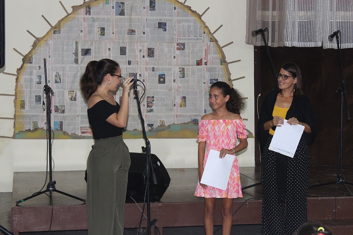 Lía Ruíz González fue premiada por la Dirección Municipal de Cultura de Cárdenas, por medio de su especialista Daniela Fernández Martínez