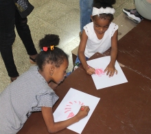 Después de las indicaciones, paso a paso, del presidente del jurado Jorge Sergio Rufin (Lau), chicos y chicas se dedicaron a dibujar sus girasoles