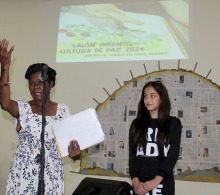 La filial cardenense de la Fundación Nicolás Guillén, representada por su presidenta Silvia Alderete, premió a Chainoa Domínguez Soriano