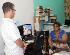 Isis Ruíz, coordinadora de la Pastoral para la atención a ancianos y personas con necesidades especiales, con versa con Alexander Vargas