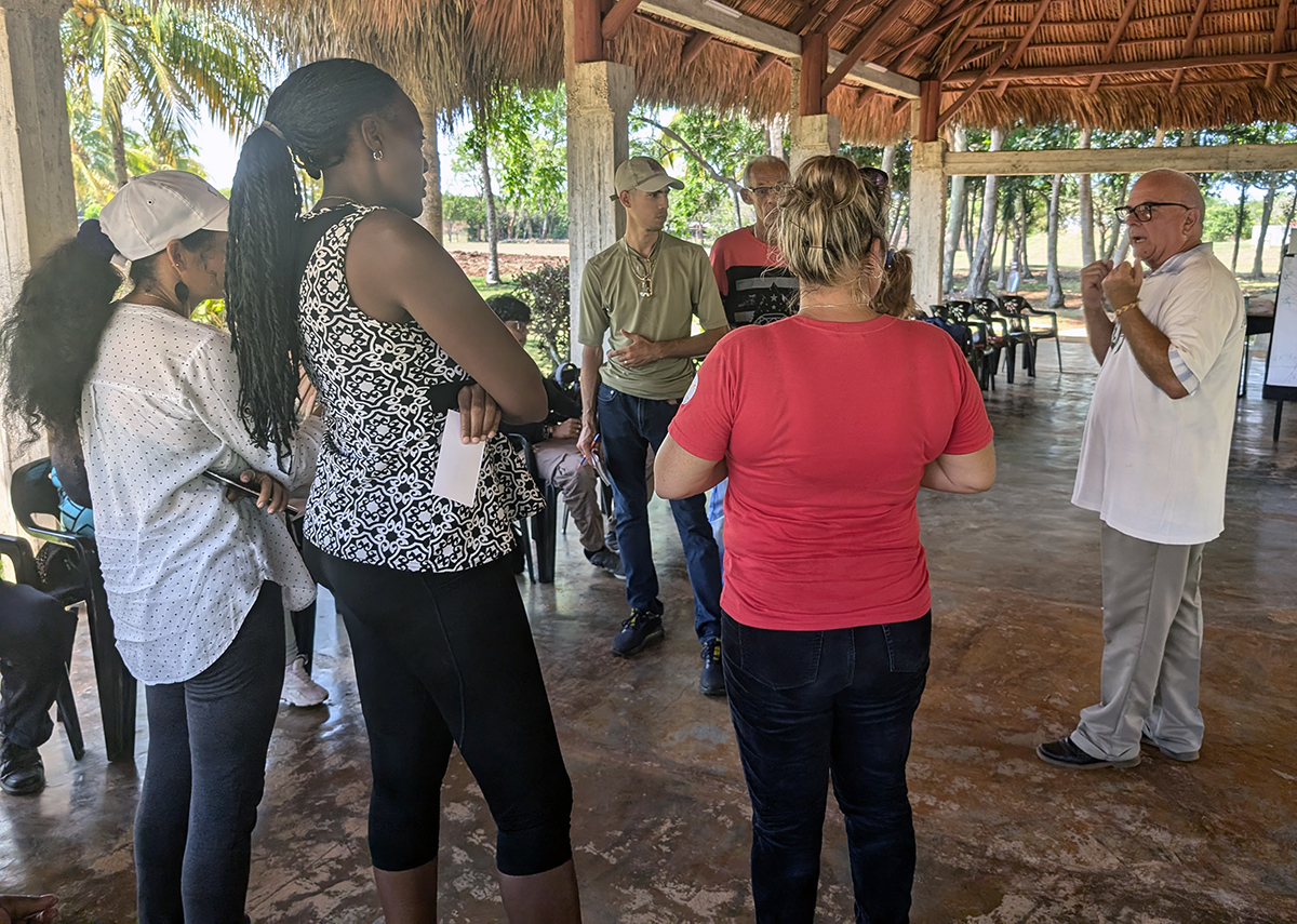 Conversatorio entre especialistas y participantes sobre la agroecología