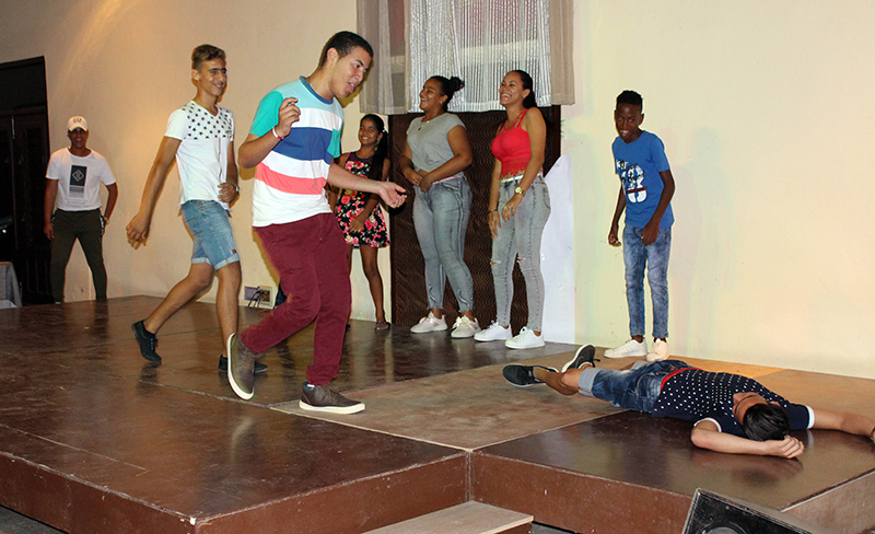 Representación teatral ¨Mataron a Pepe¨, durante la noche de talentos
