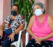 Yaquelín Chirino, directora de la escuela seminterna José Smith Comas (a la izquierda), ha dedicado buena parte de su labor a educar a niños con problemas sociales