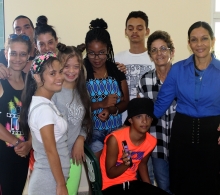 Parte de los integrantes del proyecto Grandes Ilusiones junto a los facilitadores