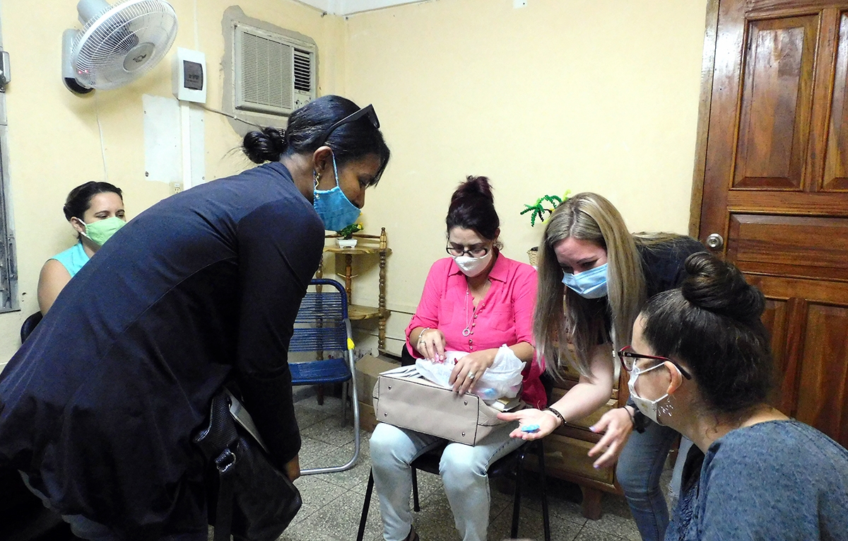 Encuentro con grupo de mujeres emprendedoras en Jaguey Grande