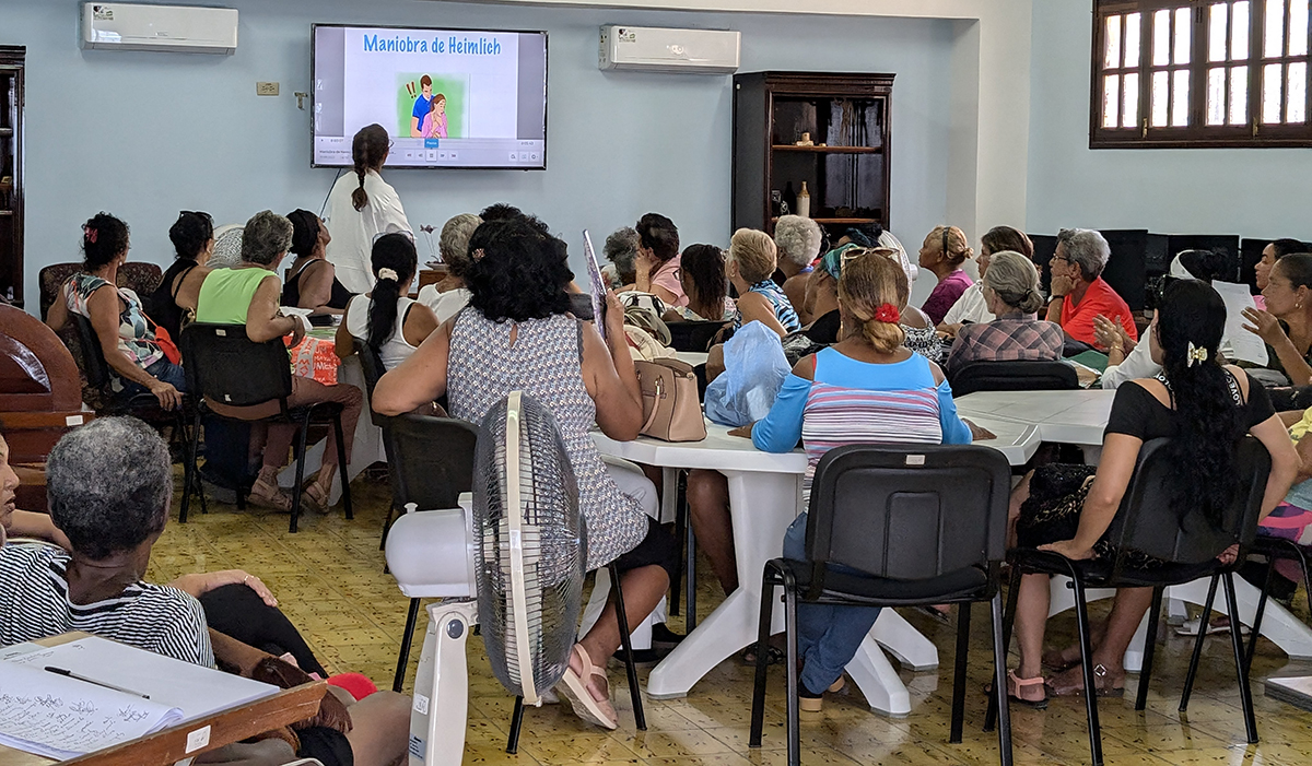 Cómo brindar primeros auxilios de forma adecuada, fue uno de los temas impartidos en el taller