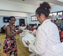 Se recibe el diploma de acreditación por la participación en el taller