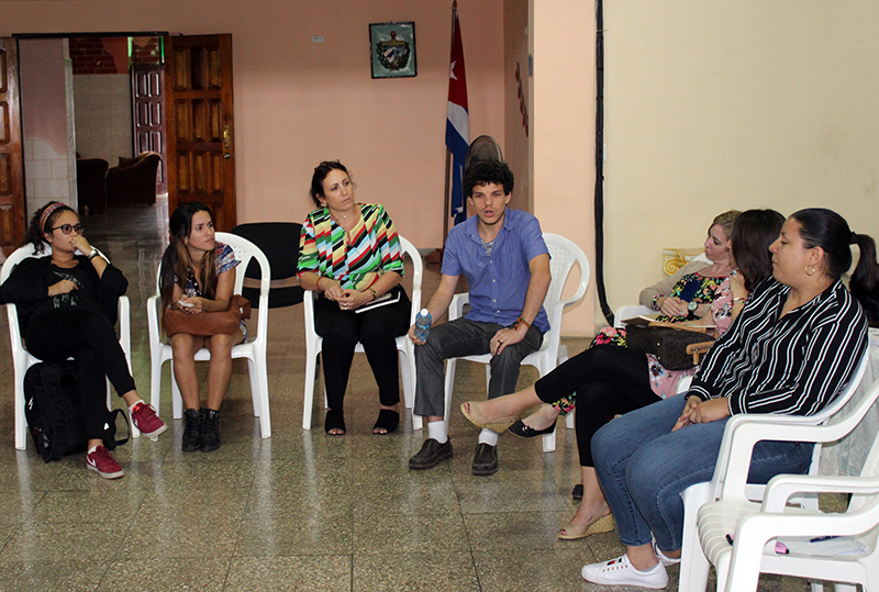 Al centro Luis Emilio Aybar, sociólogo del Instituto de Investigación Cultural Juan Marinello