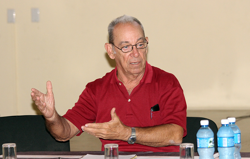 Premio Nacional de Ciencias Sociales, Juan Valdés Paz durante su exposición