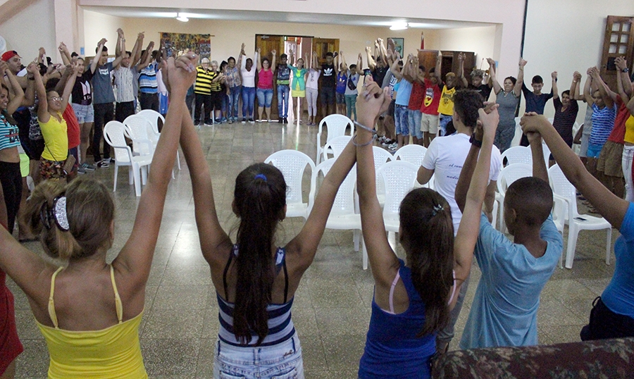 Siempre las mañanas eran celebradas en devocional