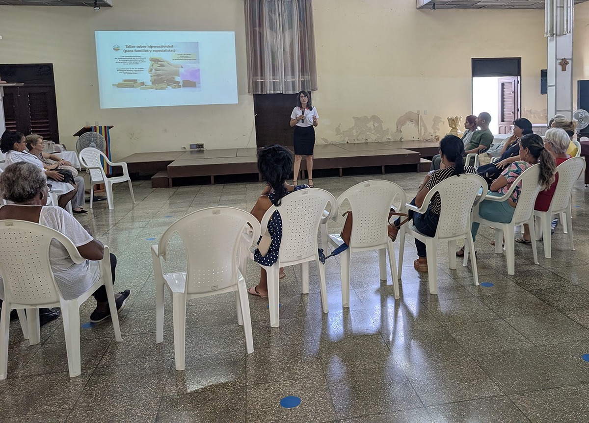 La estudiante Lianet Lauzurique presentó su Trabajo de Diploma sobre orientación para los educadores