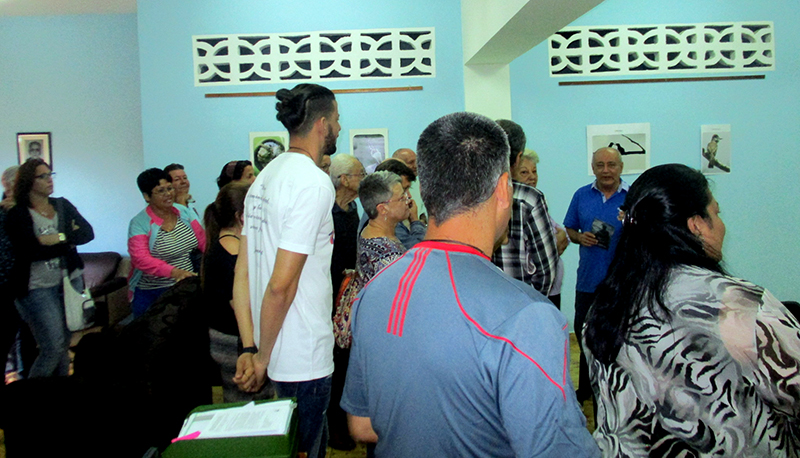 Los participantes en el Sínodo de la Iglesia Presbiteriana-Reformada en Cuba disfrutan de la exposición
