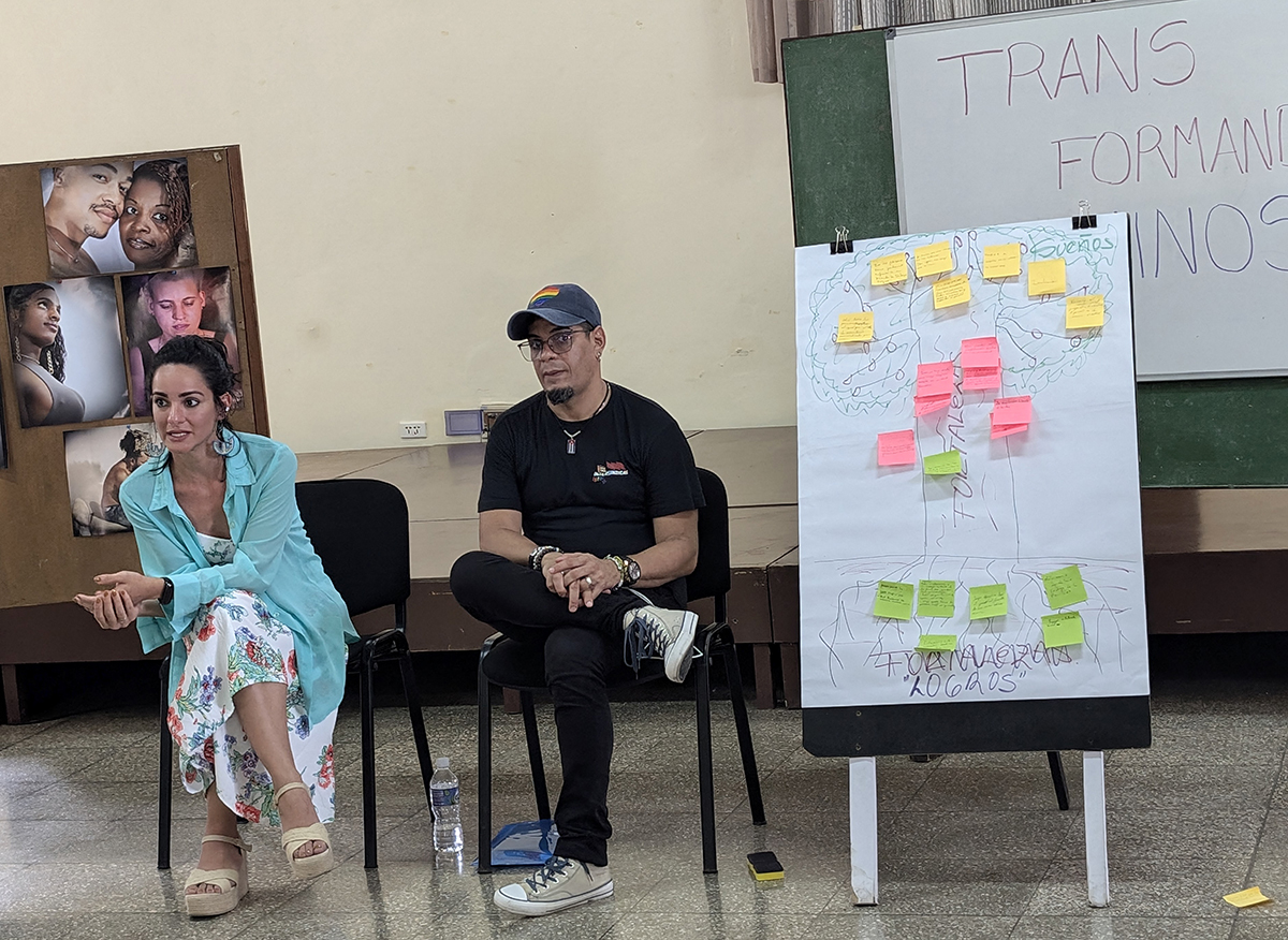 La Lic. Laura María Hernández, psicóloga, y el Lic. en Derecho Yuleiski Moré Arma, asesor jurídico del CENESEX, facilitaron el Taller