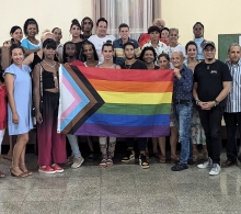 Los participantes en el Taller comparten una foto de grupo junto a facilitadores y especialistas