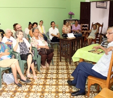 El Rev. Raimundo García Franco comparte con el público asistente sus experiencias en las UMAP