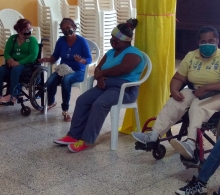 Padres y jóvenes con discapacidad participan juntos en el taller