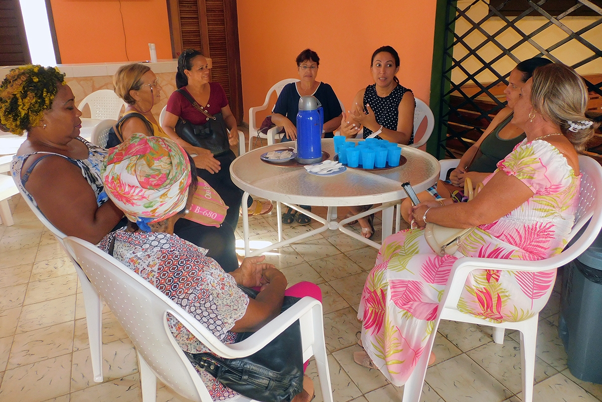 La psicóloga Yessi Sánchez habló también a las madres sobre autocuidado