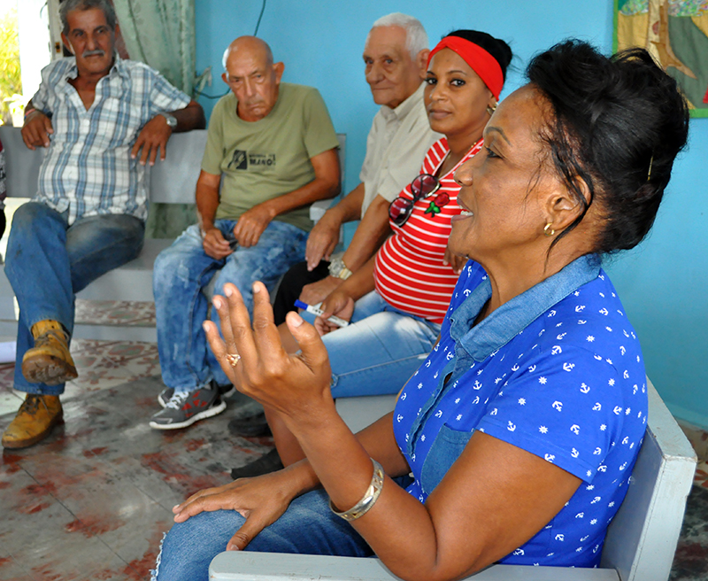 Carmen Xiomara Hernández, Especialista en Primer Grado de Psiquiatría (derecha)