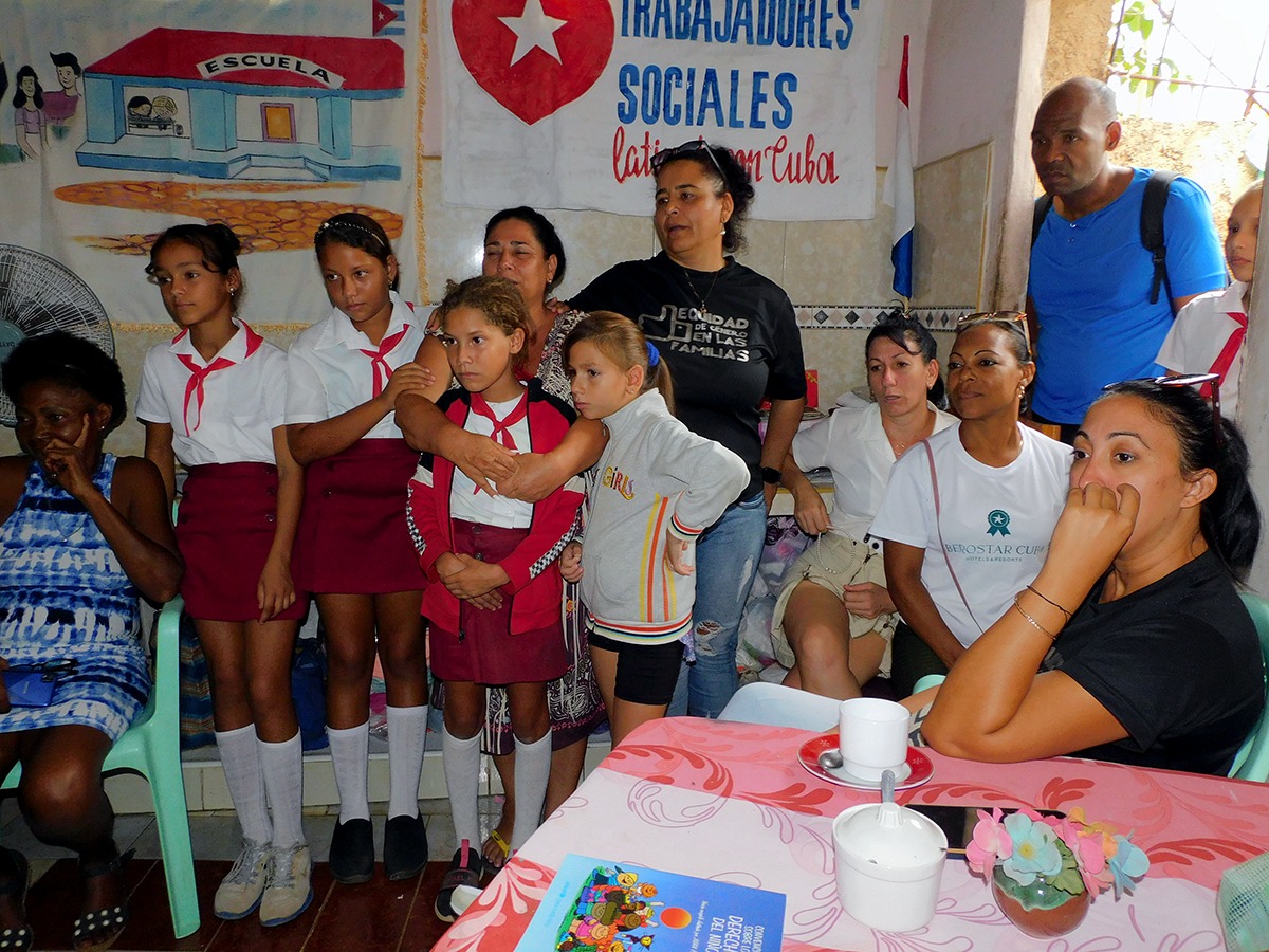 Durante la visita a Humberto Álvarez, fueron vistos materiales audiovisuales gestados en la comunidad