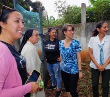 Al encuentro asistió, además, una lideresa de la Iglesia Cristiana Reformada de Bolondrón (derecha)