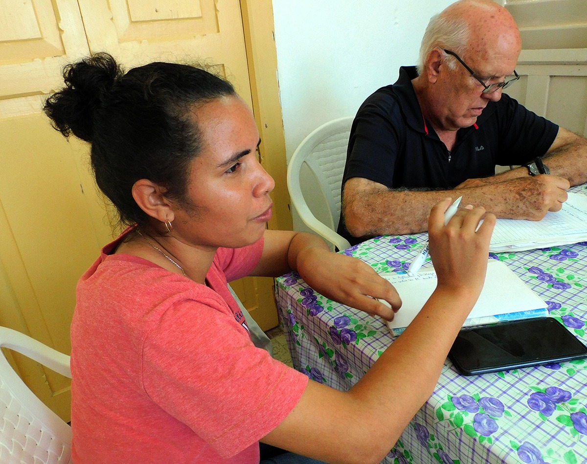 La psicóloga Elianny González, del proyecto Espigón, habló de algunas de las problemáticas de la localidad