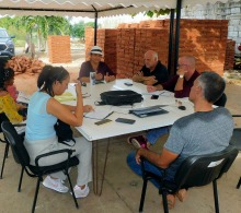 Yenia Pupo, coordinadora del Programa Académico del CCRD-Cuba (al centro) se interesó por las actividades que desarrolla el proyecto comunitario