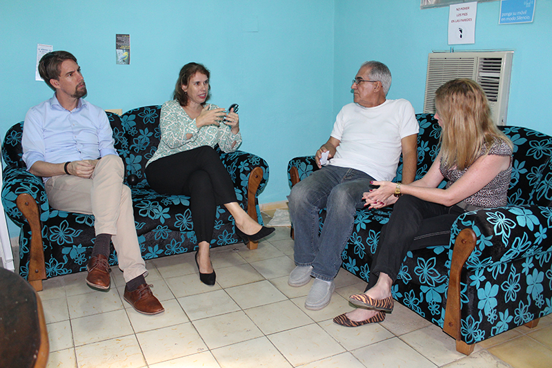 Representantes de embajada de Holanda en su visita a Consejería Pastoral