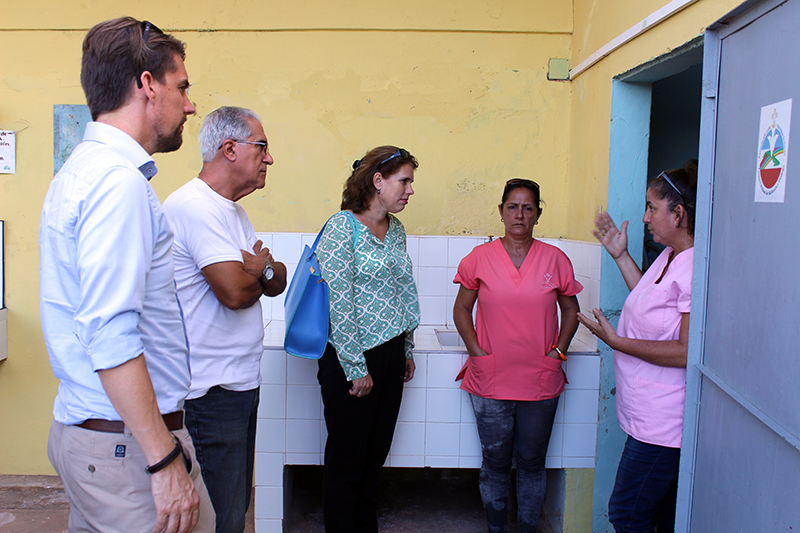 Representantes de embajada de Holanda en diálogo con trabajadores de la Pastoral de atención a personas con necesidades especiales