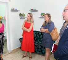 En conversación con las psicólogas Yelaine Paz (izquierda) y Valia Solis, conocieron sobre el seguimiento que se hace a víctimas de violencia