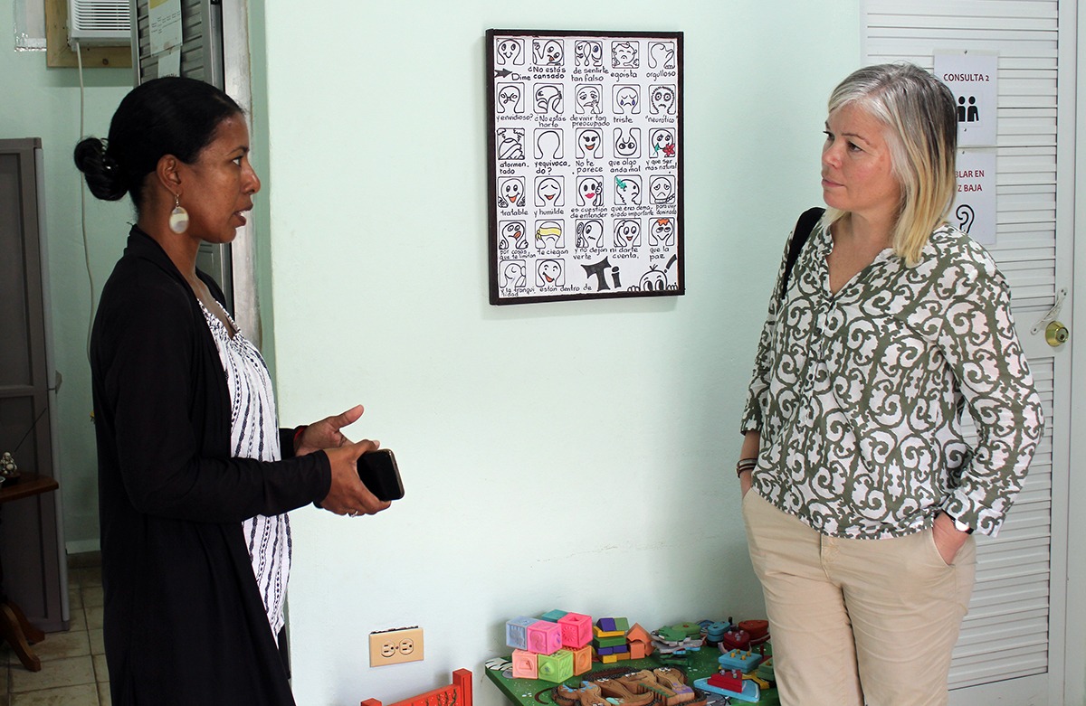 Valia Solis, coordinadora del Programa de Atención Psico-Comunitario, habló sobre el personal dedicado al cuidado de la salud que se ha incorporado al equipo de trabajo
