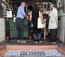 Visita a la Tienda de manualidades La Chero, uno de los afroemprendimientos de la localidad