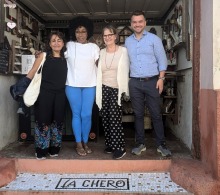 Cristina Valdés Lescaille, líder de la Tienda de Manualidades La Chero, agradeció la visita