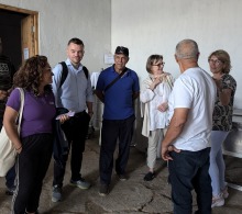 Socios de la empresa explicaron algunas de las labores que se realizan en el área de procesamiento de la miel