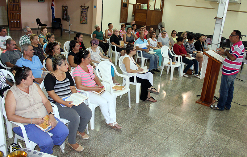 Momento de meditación y lectura de la Biblia