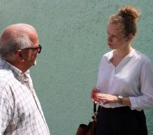 Nadia Verwaal, conversa con el Dr.C Jesús M. Iglesias, especialista del CCRD-Cuba, sobre la finca El Retiro