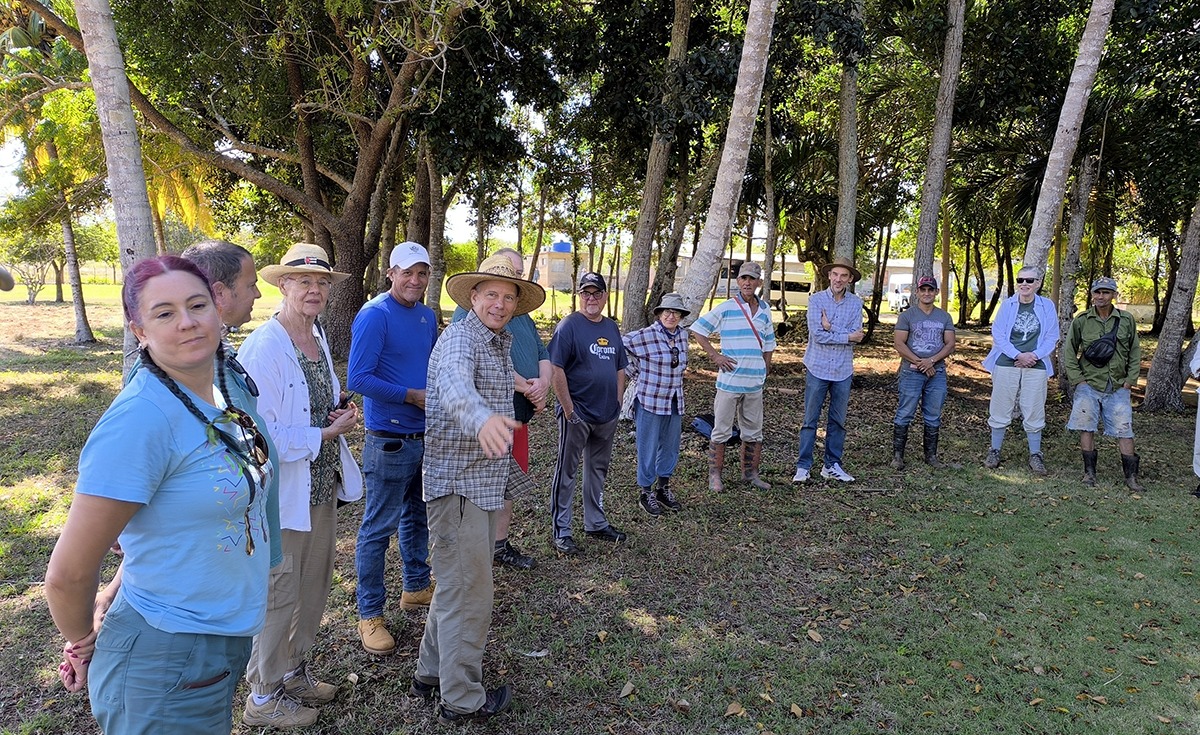 Durante el recorrido por la finca El Retiro del CCRD-Cuba