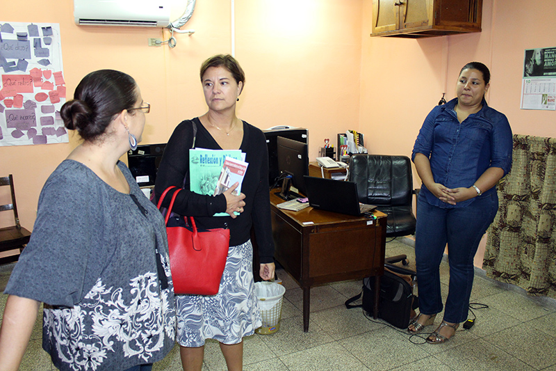 Ulrika Åhmark, Coordinadora de Programa de ASDI (al centro) con especialistas del programa Académico