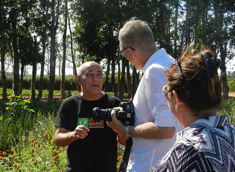 Coordinador del CID (al centro) conversa Dr. Dawid Danilo Bartelt, director de la Fundación alemana Heinrich Böll para México y el Caribe