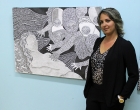 Yanet Martín posa junto a su cuadro Kátharsis