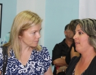 (de izquierda a derecha) Ulrika Strand, representante de la Sociedad Sueca para los Derechos Humanos y la artista plástica Yanet Martín
